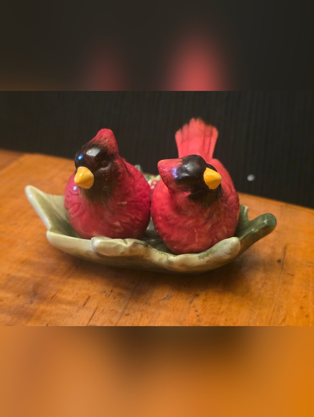 Vtg Ceramic Red Cardinal Birds Salt And Pepper Shaker Set W/Ceramic Tray Holly